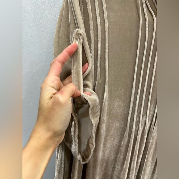 CP Shades Regina Velvet Tunic Top in Cream - Picture 4 of 8